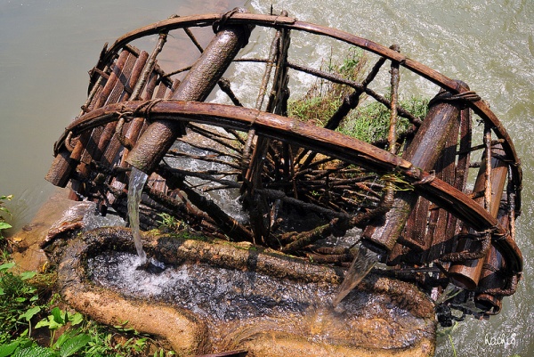 Những d&ograve;ng suối đẹp duy&ecirc;n d&aacute;ng ở T&acirc;y Bắc